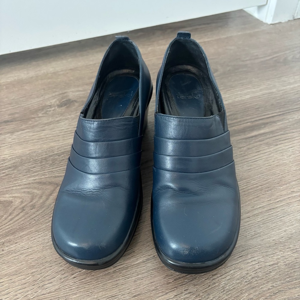 Dansko Aubrey Pleated Leather Clogs Mules in Navy Blue